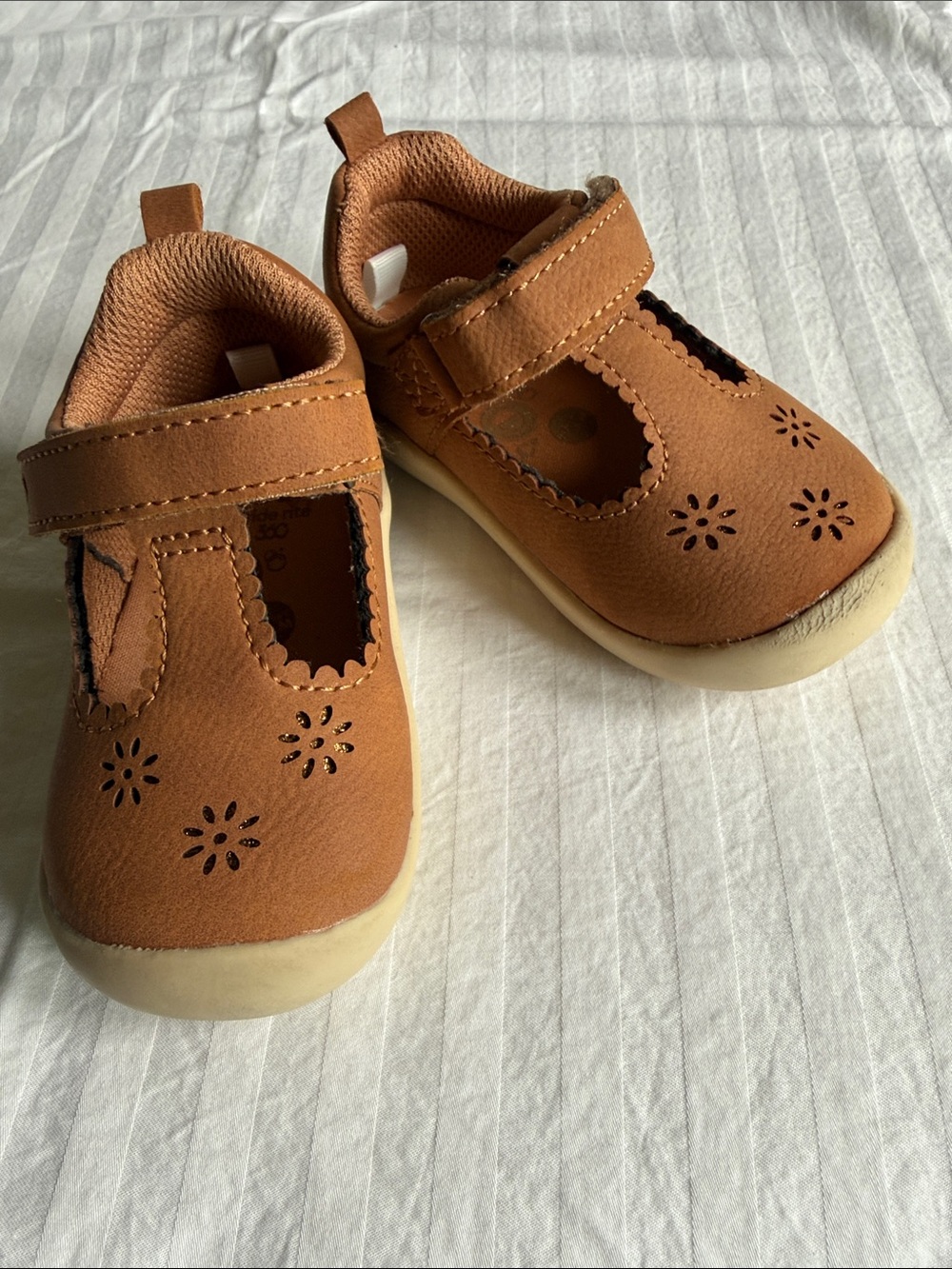 Stride Rite 360  Cheyenne 5M Tan Mary Jane Sneakers